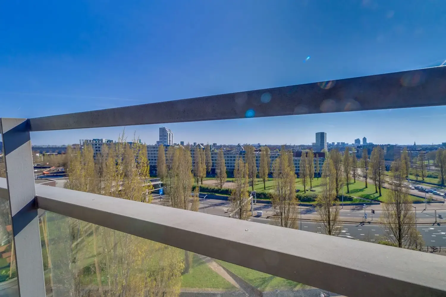 geblurde versie van de foto als achtergrond