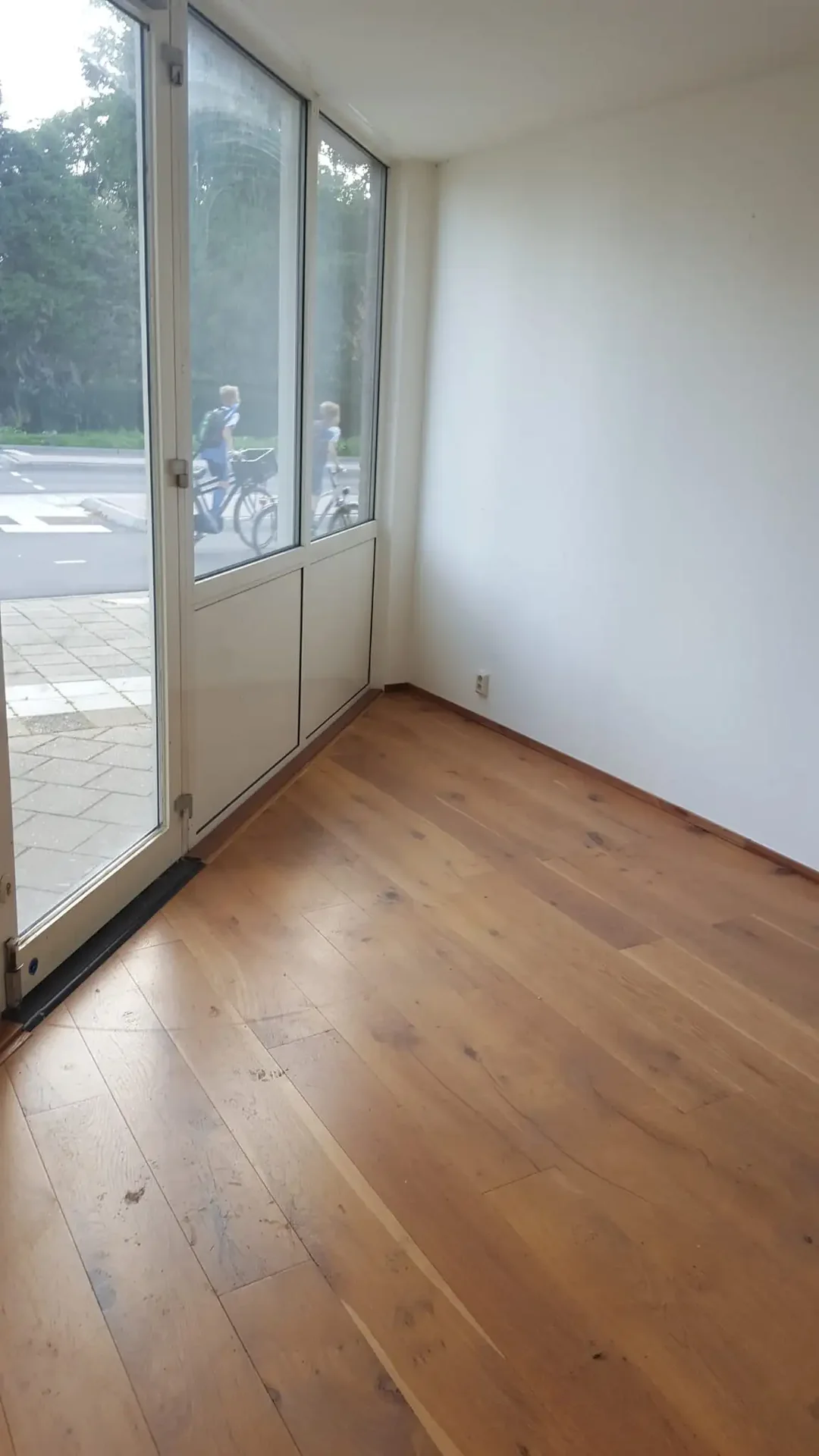 geblurde versie van de foto als achtergrond