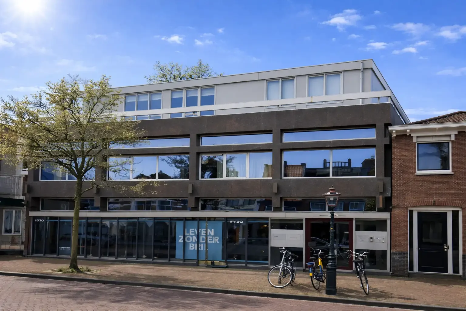 geblurde versie van de foto als achtergrond
