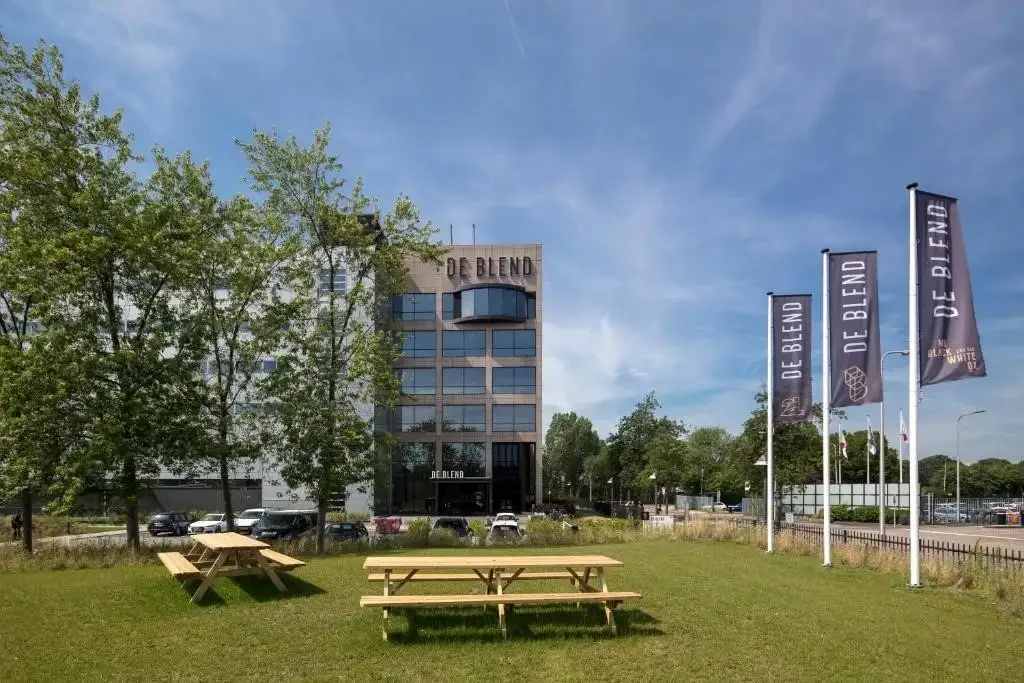 geblurde versie van de foto als achtergrond