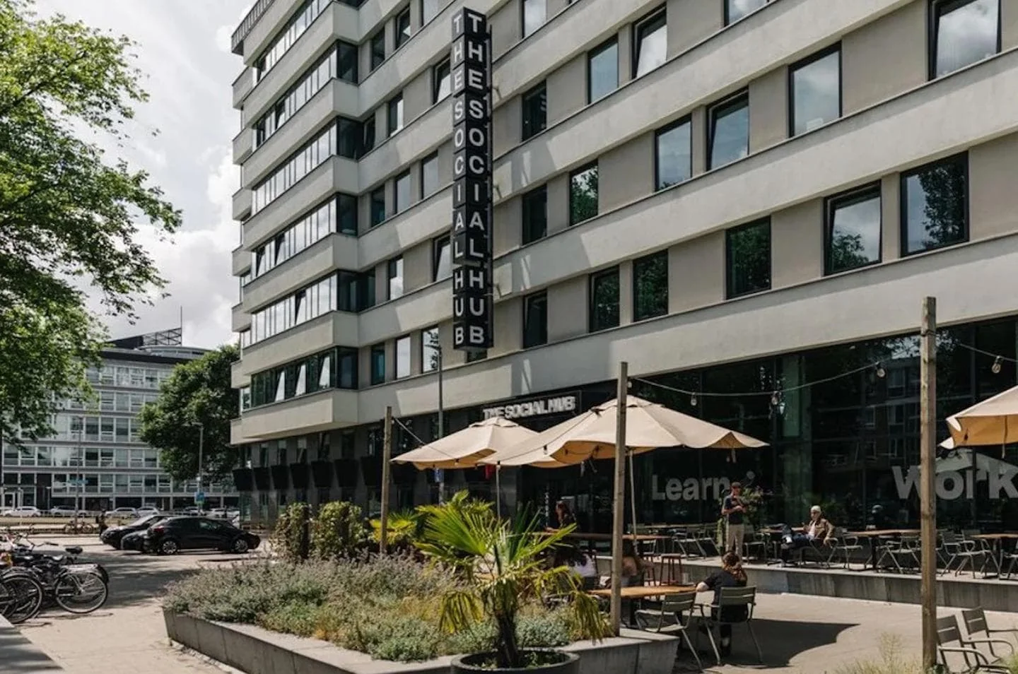 geblurde versie van de foto als achtergrond