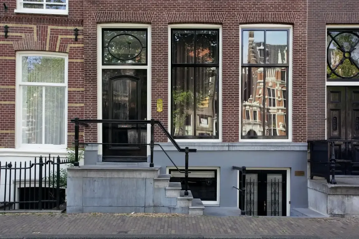 geblurde versie van de foto als achtergrond