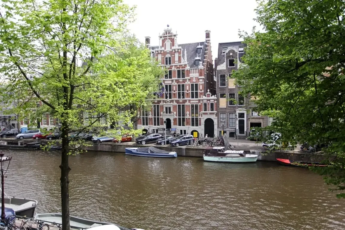 geblurde versie van de foto als achtergrond