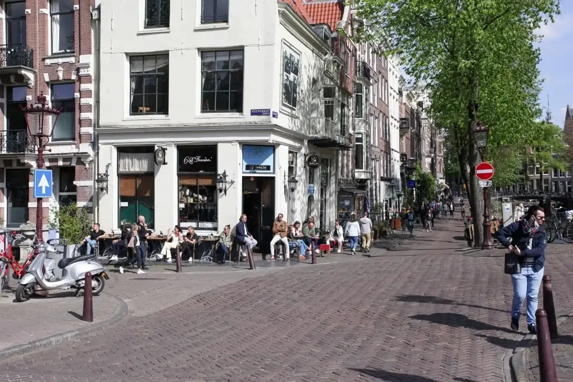 geblurde versie van de foto als achtergrond