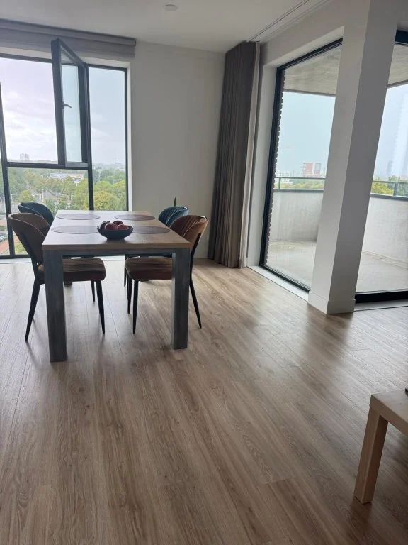 geblurde versie van de foto als achtergrond