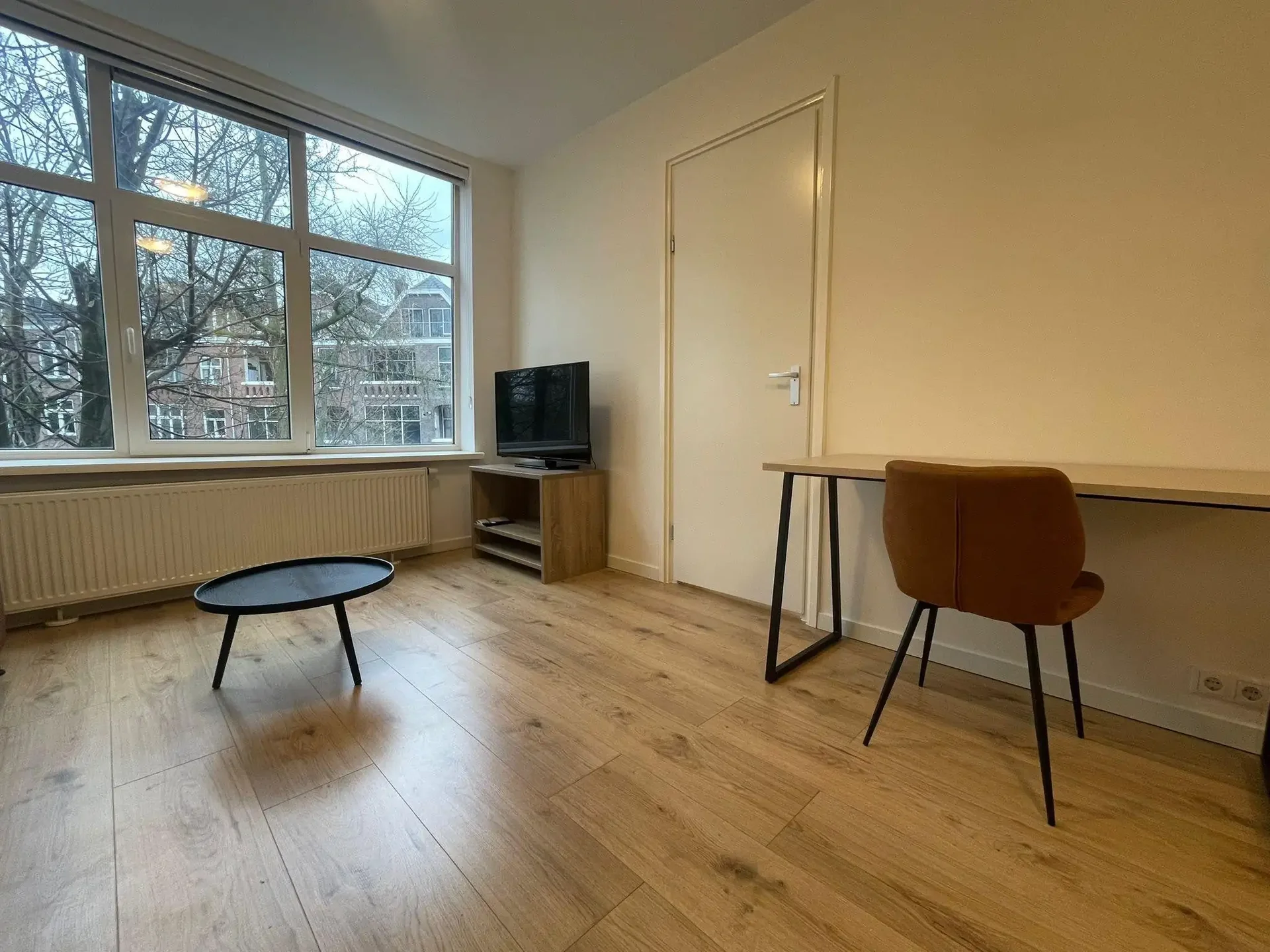 geblurde versie van de foto als achtergrond