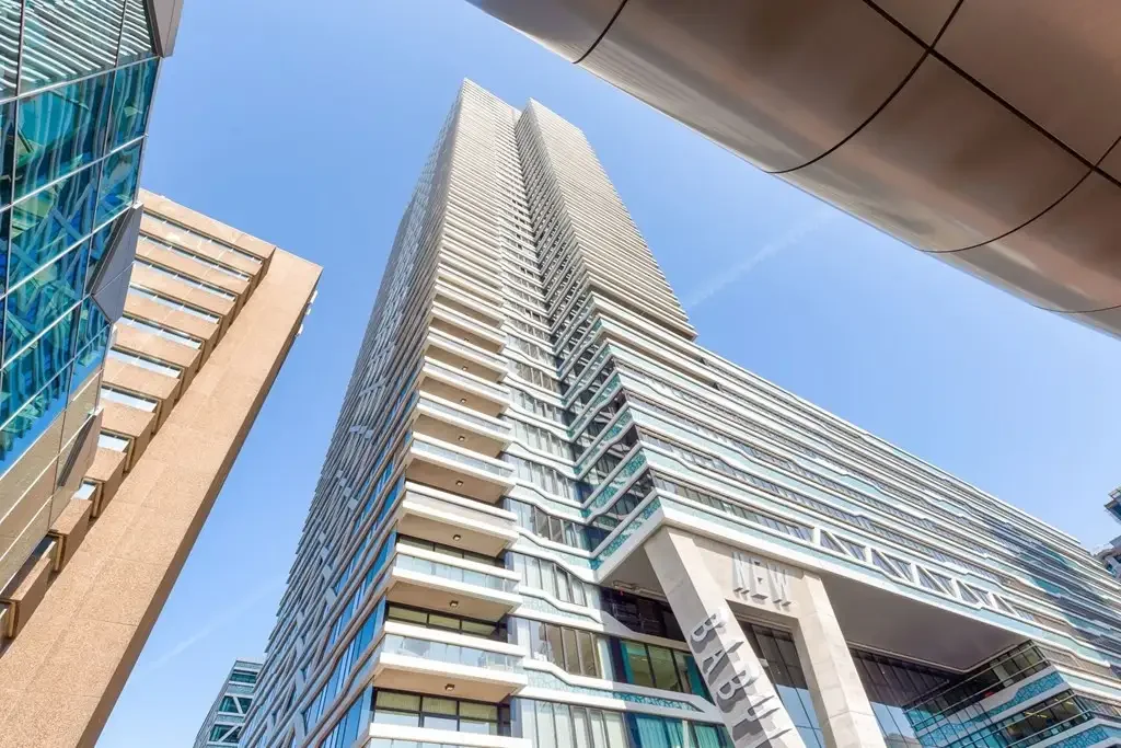 Foto van de Appartement gelegen aan de Anna van Buerenplein in Den Haag