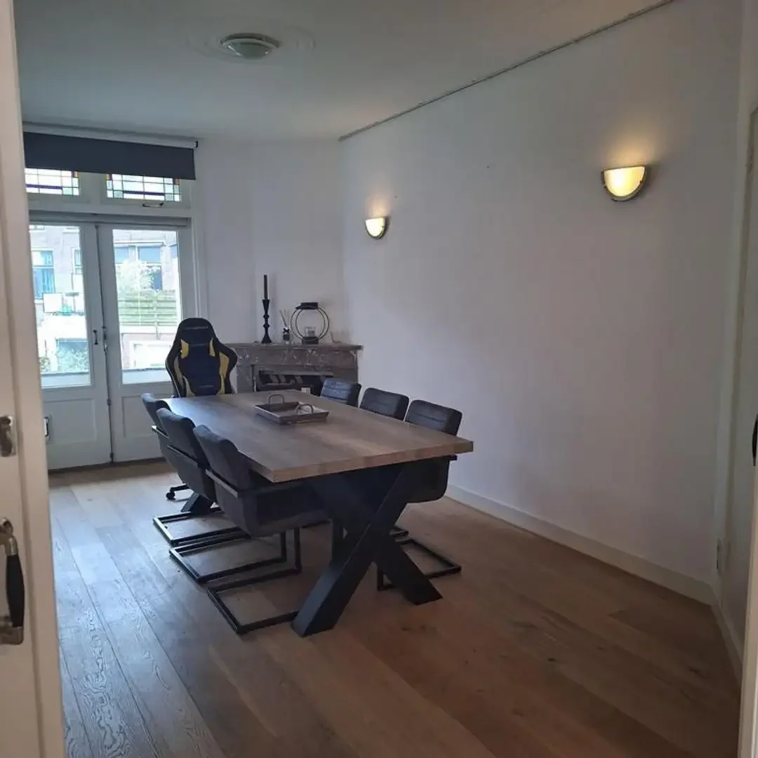 geblurde versie van de foto als achtergrond