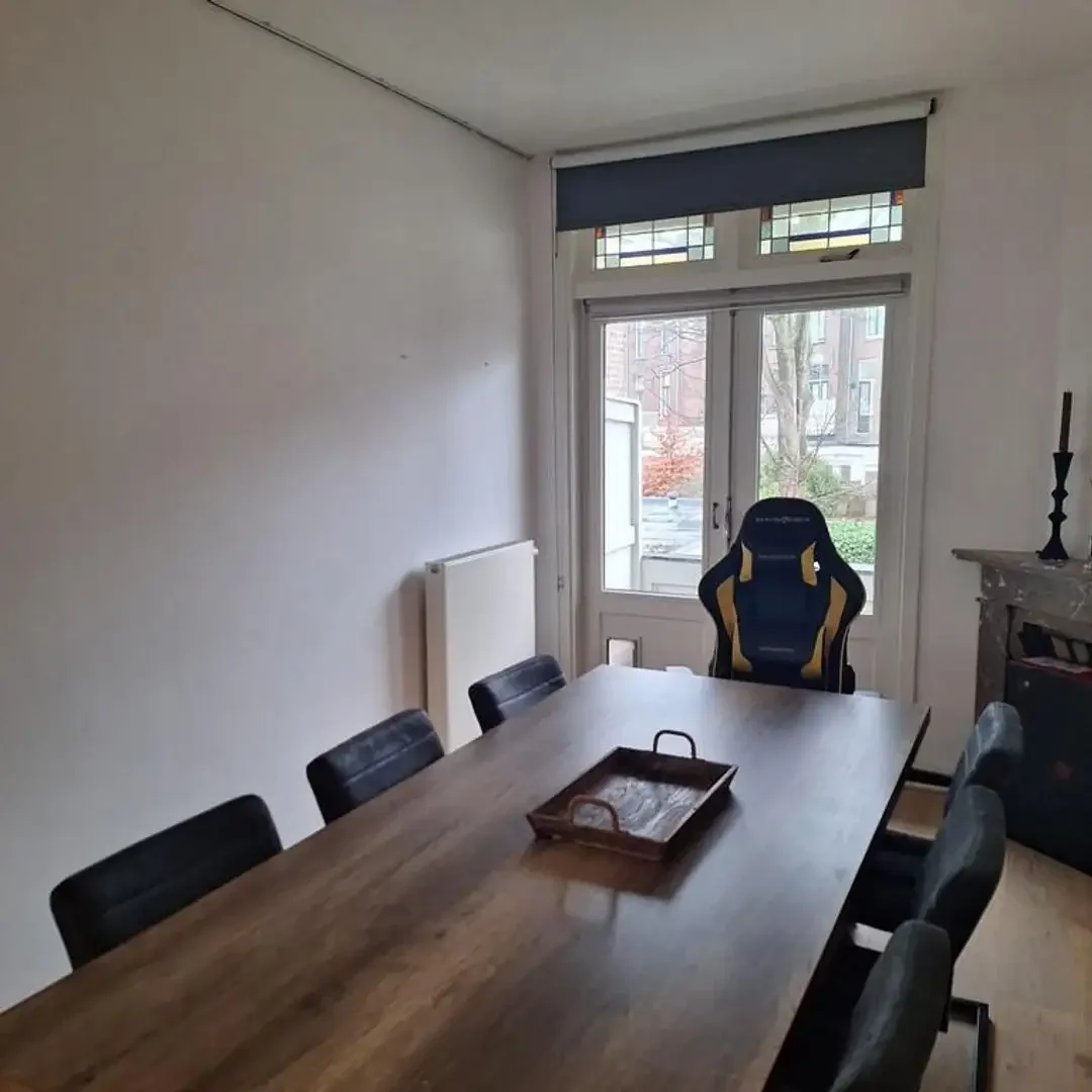 geblurde versie van de foto als achtergrond