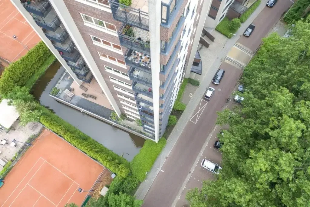 geblurde versie van de foto als achtergrond