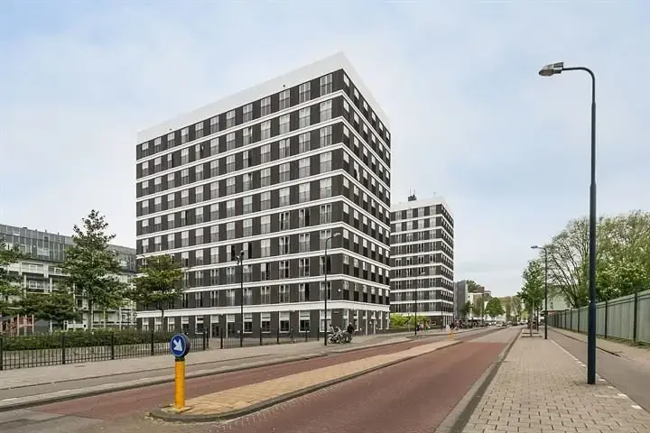 geblurde versie van de foto als achtergrond