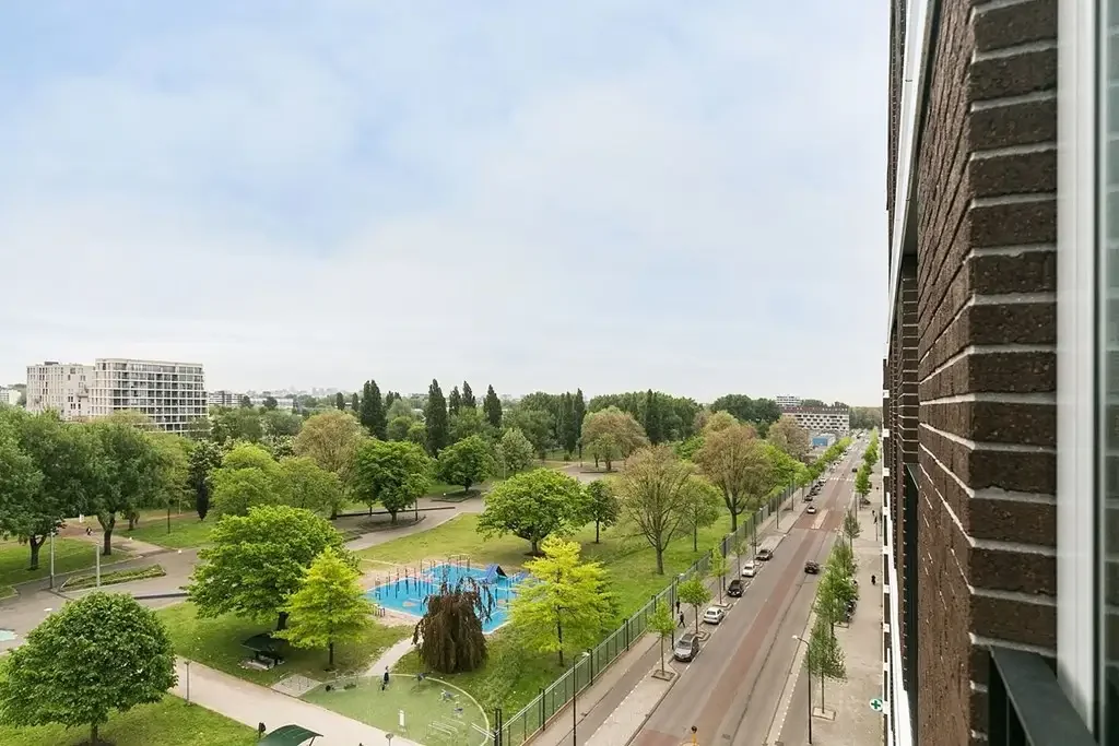 geblurde versie van de foto als achtergrond