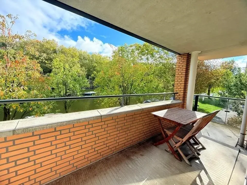 geblurde versie van de foto als achtergrond