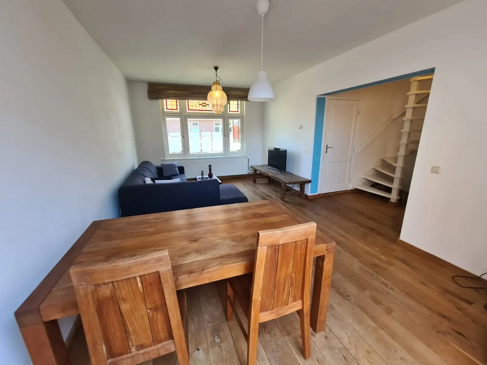geblurde versie van de foto als achtergrond