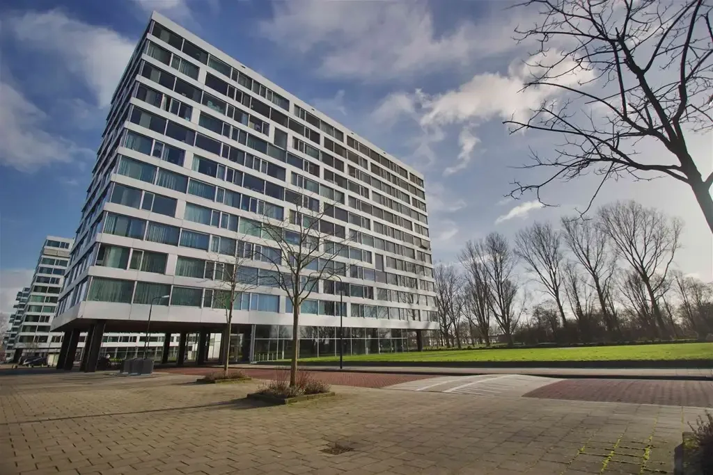 geblurde versie van de foto als achtergrond
