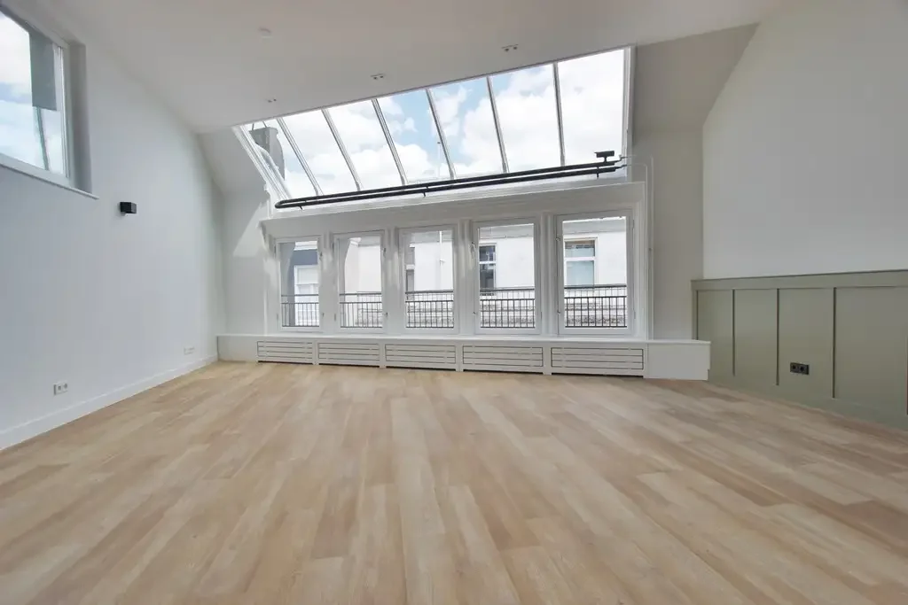 Foto van de Appartement gelegen aan de Nieuwezijds Voorburgwal in Amsterdam