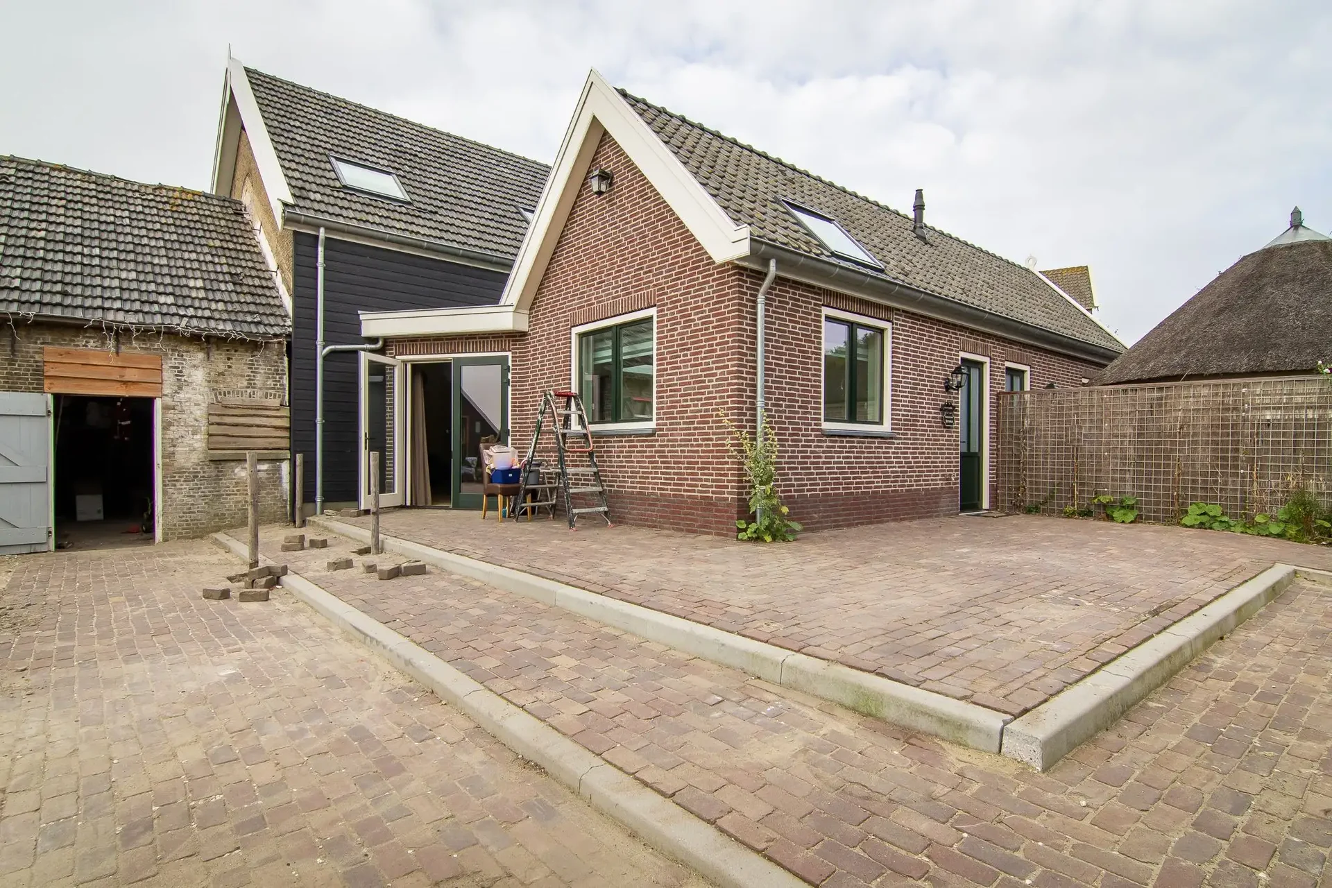geblurde versie van de foto als achtergrond