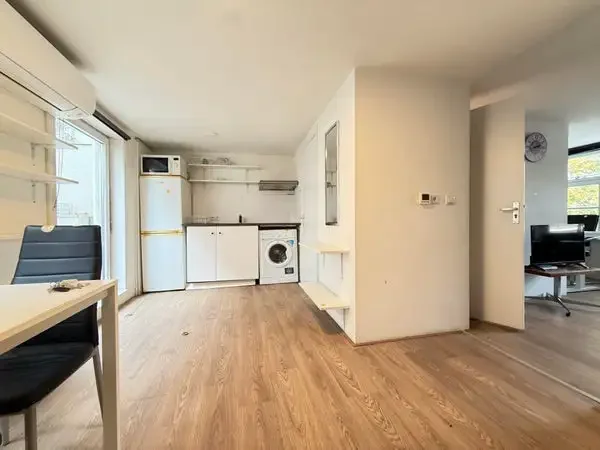 geblurde versie van de foto als achtergrond