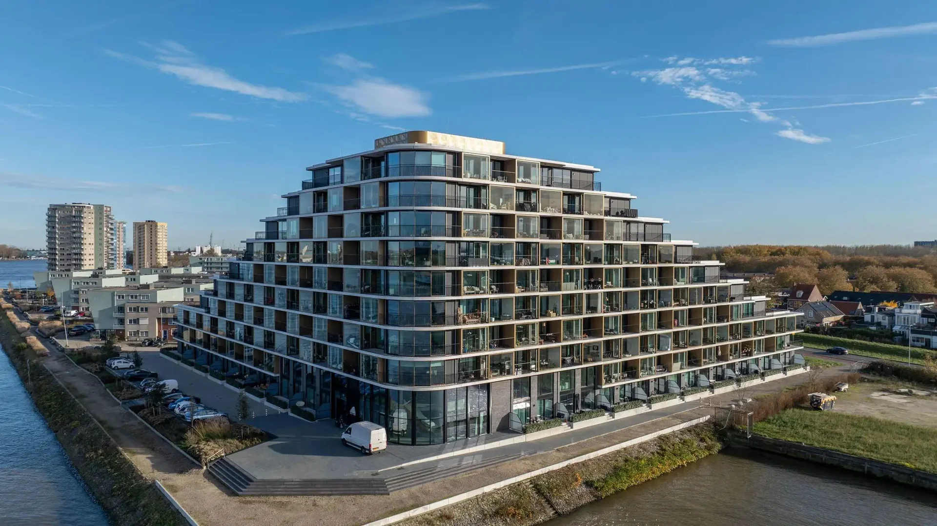 geblurde versie van de foto als achtergrond