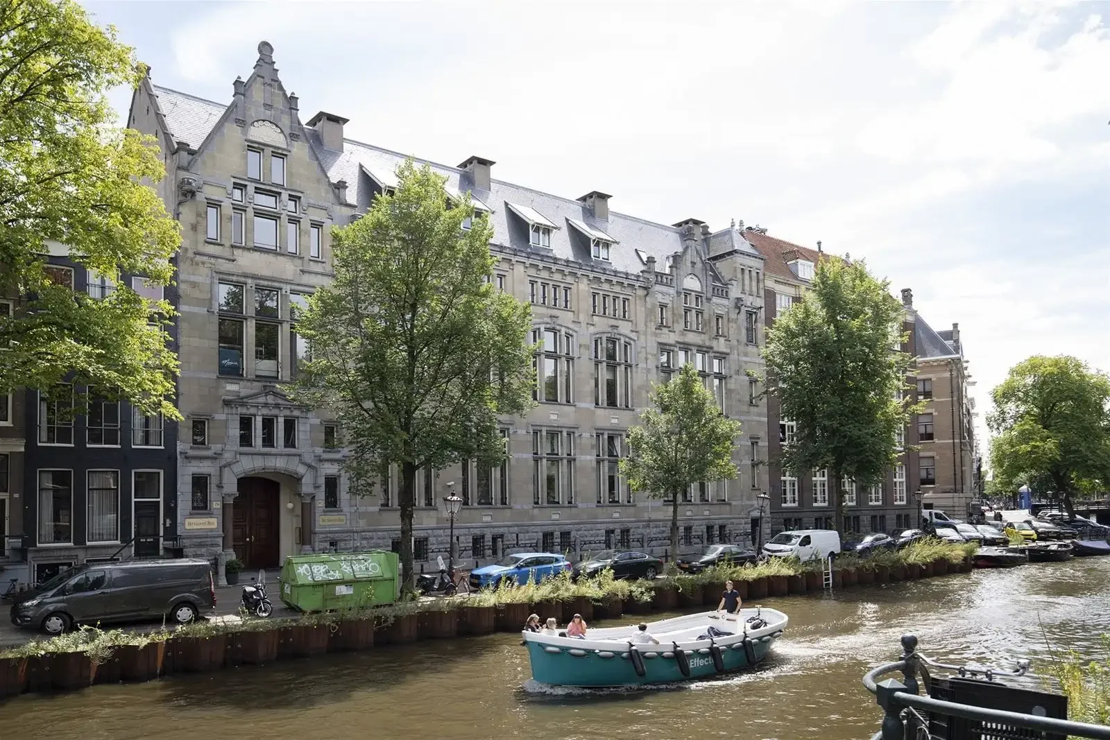 geblurde versie van de foto als achtergrond