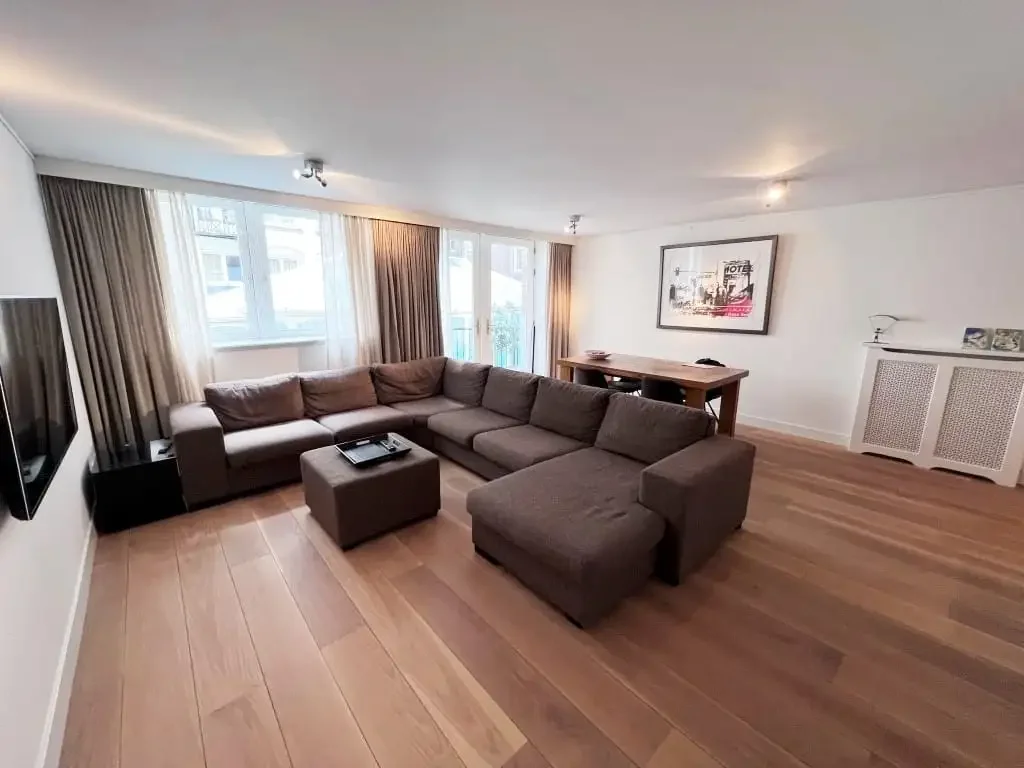 geblurde versie van de foto als achtergrond