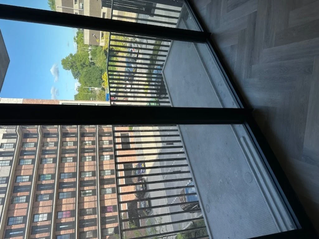geblurde versie van de foto als achtergrond