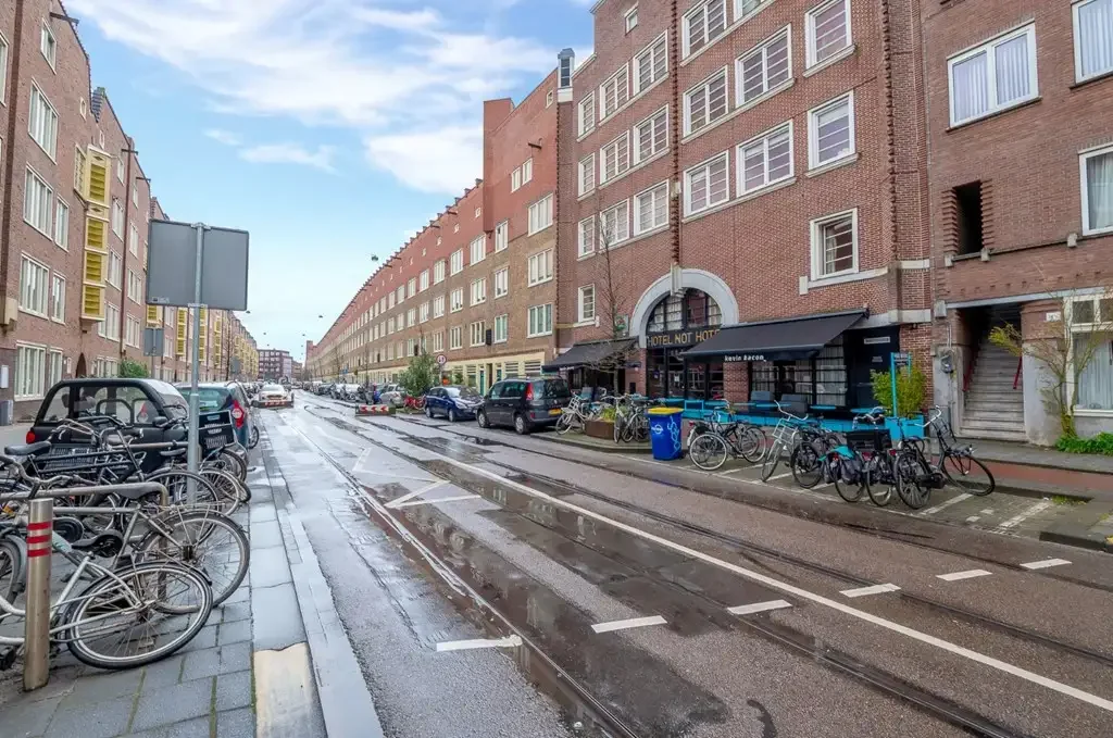 geblurde versie van de foto als achtergrond