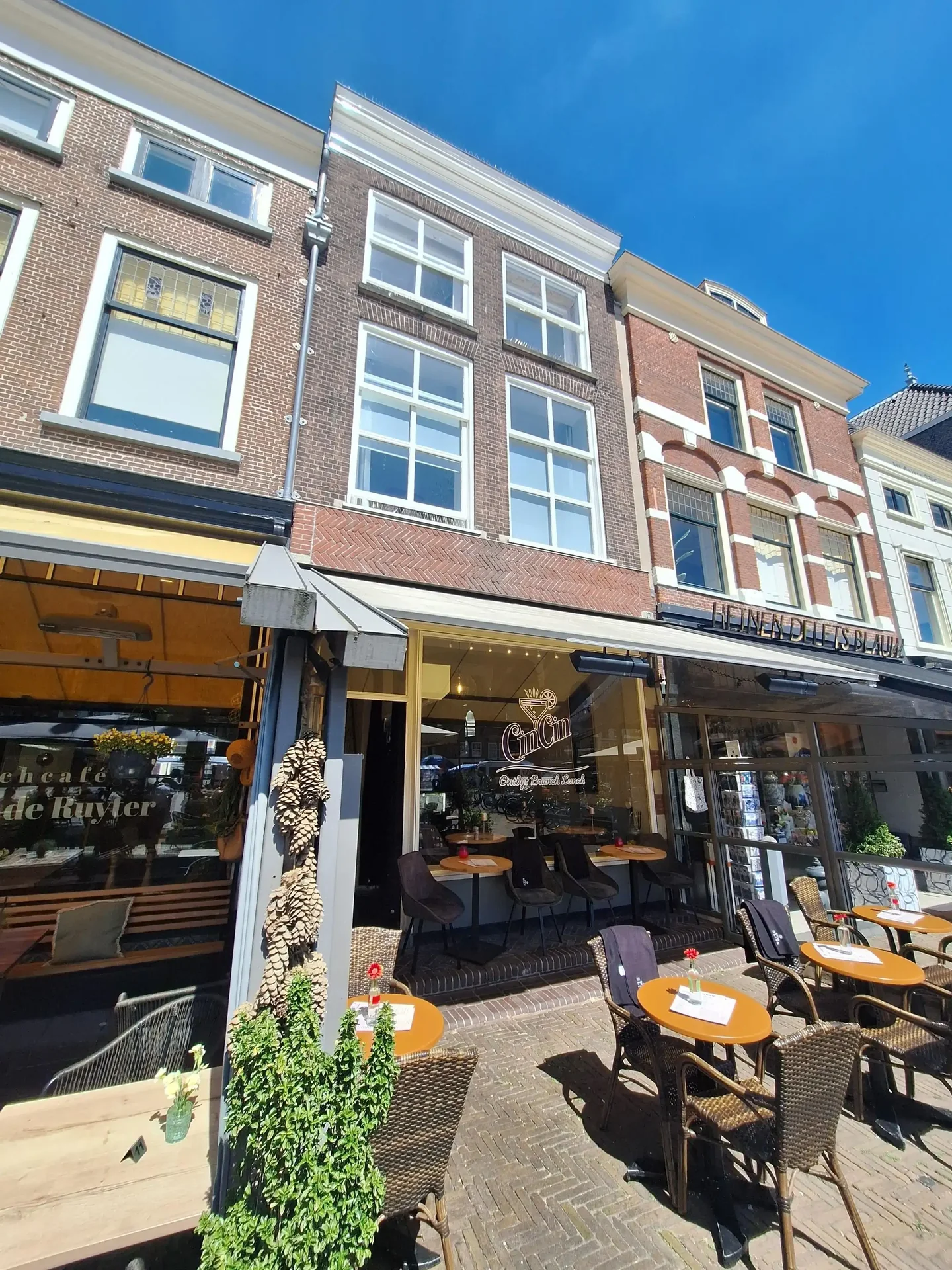 geblurde versie van de foto als achtergrond
