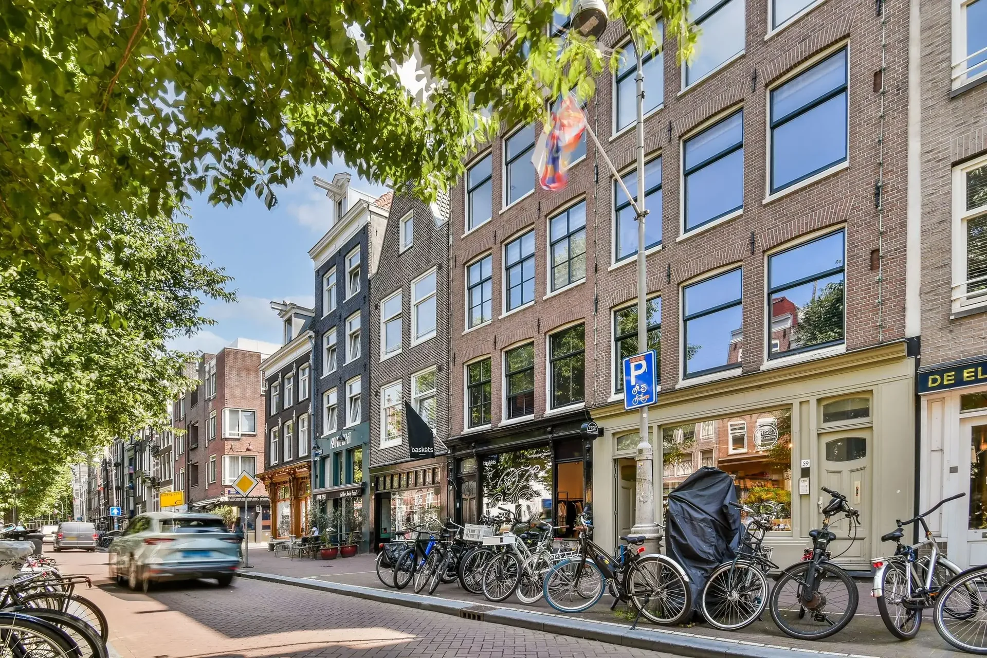 geblurde versie van de foto als achtergrond