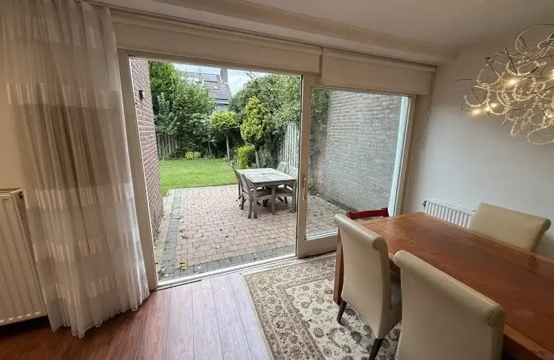 geblurde versie van de foto als achtergrond