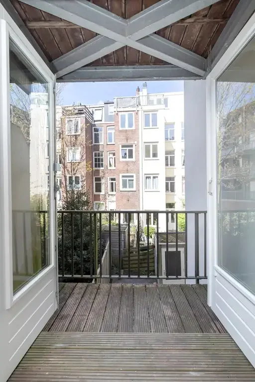 geblurde versie van de foto als achtergrond