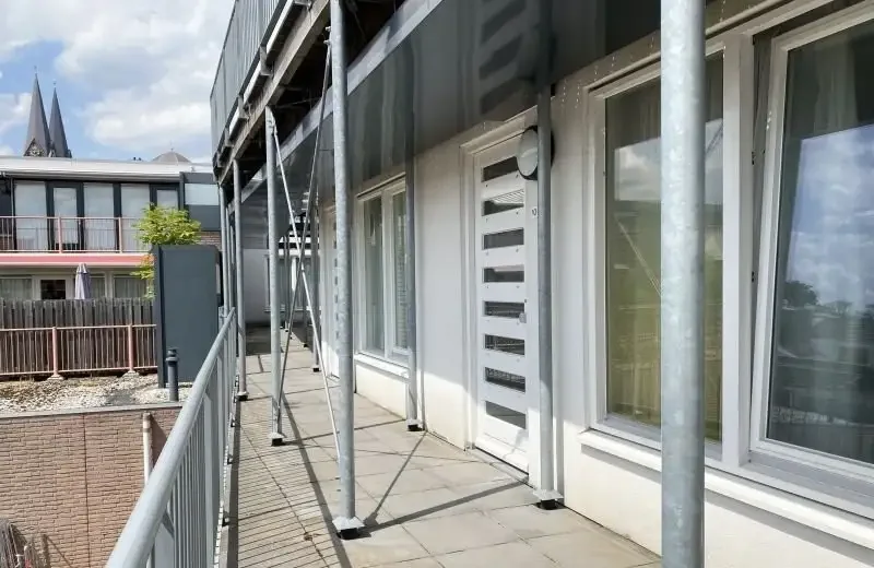 geblurde versie van de foto als achtergrond