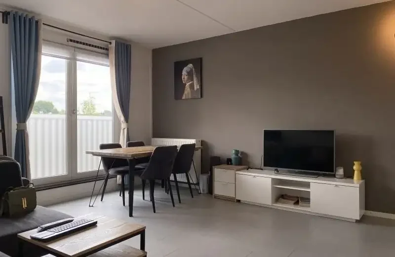 geblurde versie van de foto als achtergrond