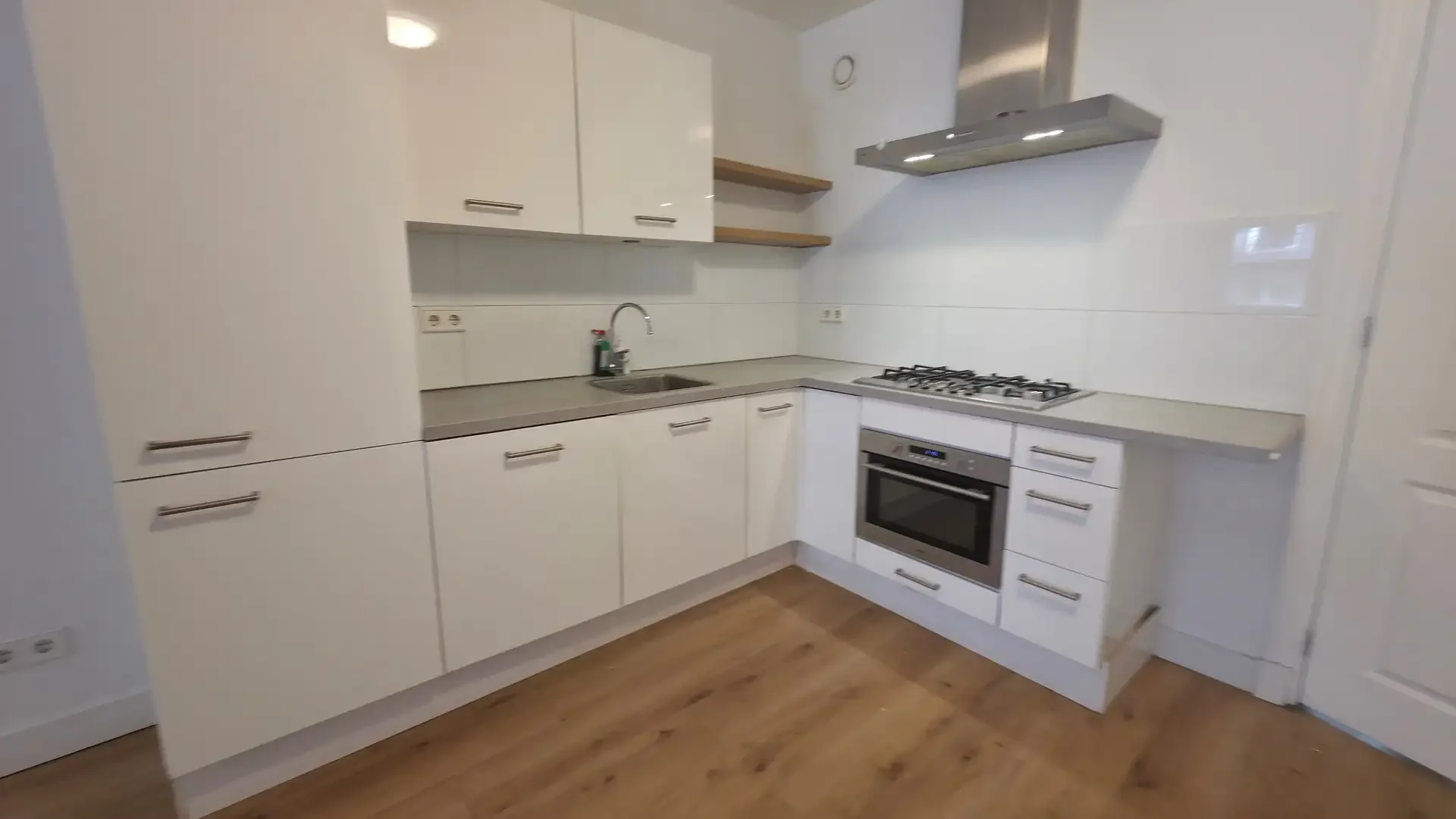 Foto van de Appartement gelegen aan de Mathenesserweg in Rotterdam