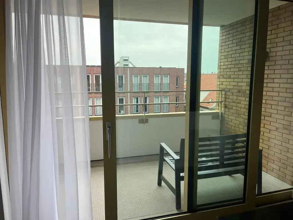 geblurde versie van de foto als achtergrond