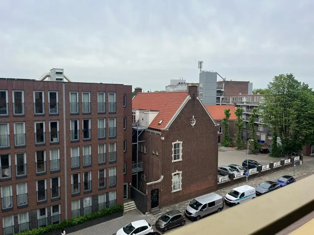 geblurde versie van de foto als achtergrond