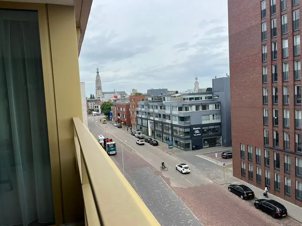 geblurde versie van de foto als achtergrond