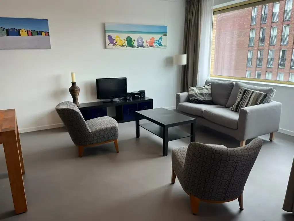 geblurde versie van de foto als achtergrond