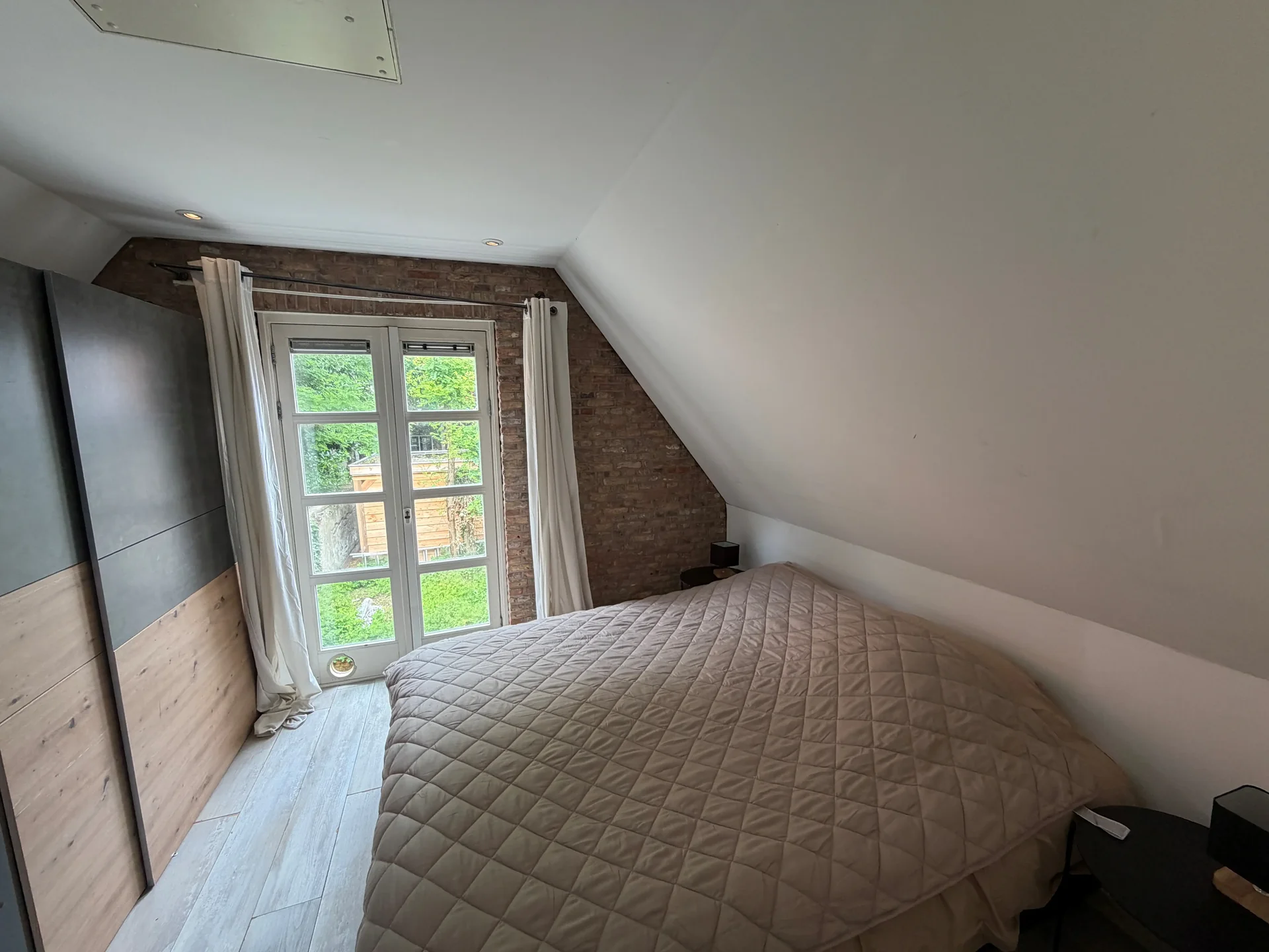 geblurde versie van de foto als achtergrond