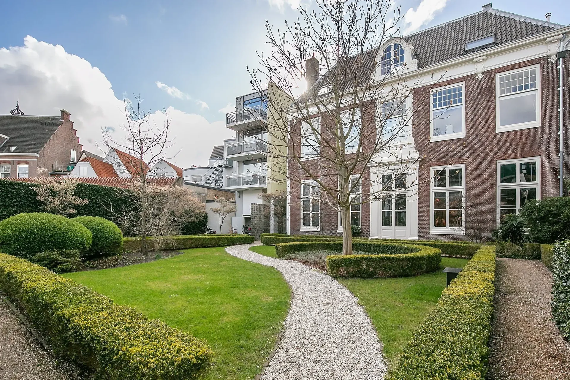 geblurde versie van de foto als achtergrond