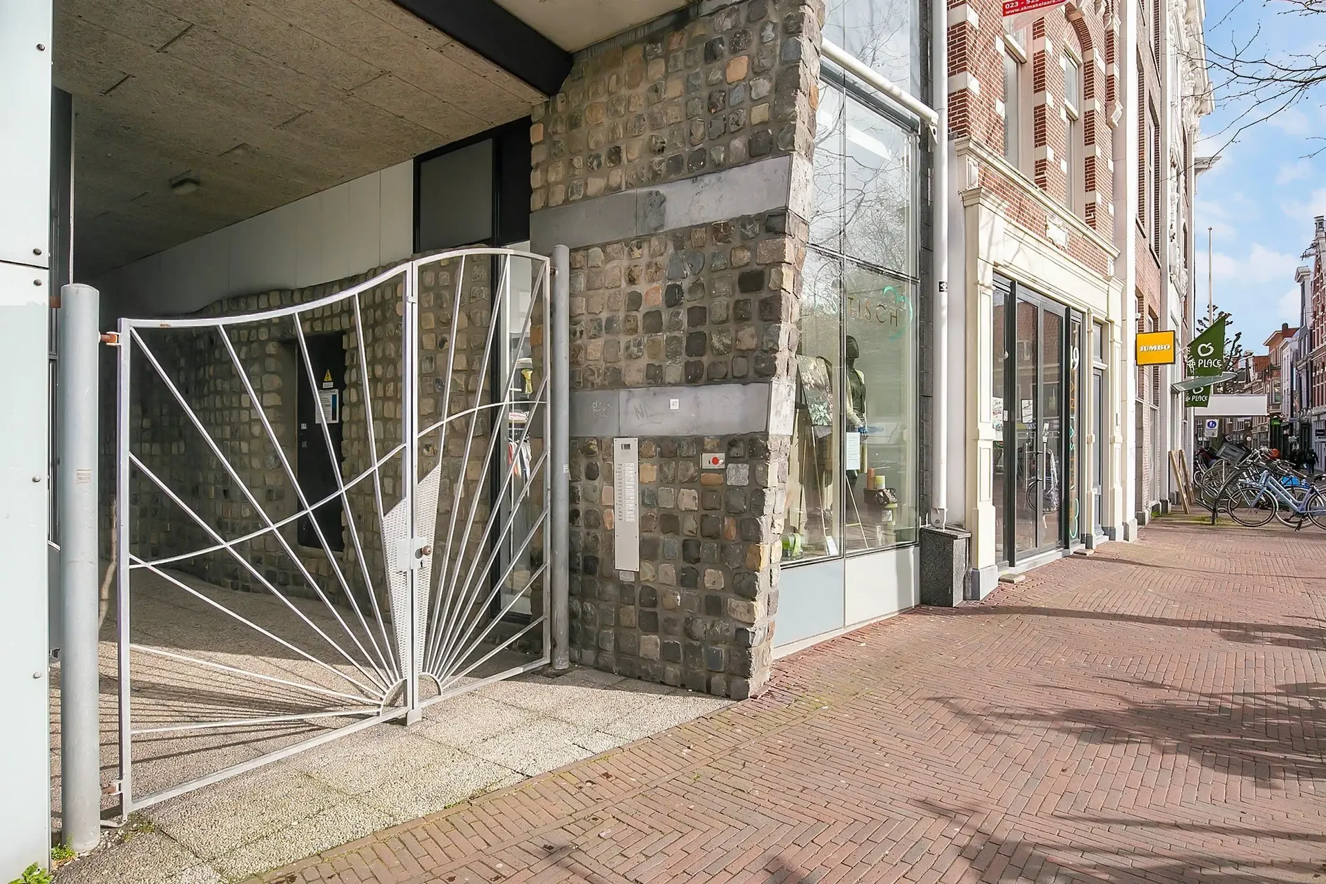geblurde versie van de foto als achtergrond