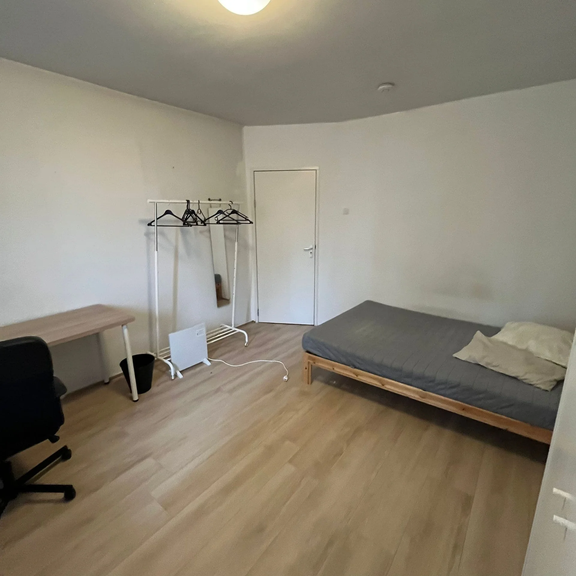 Foto van de Kamer gelegen aan de S. F. van Ossstraat in Amsterdam
