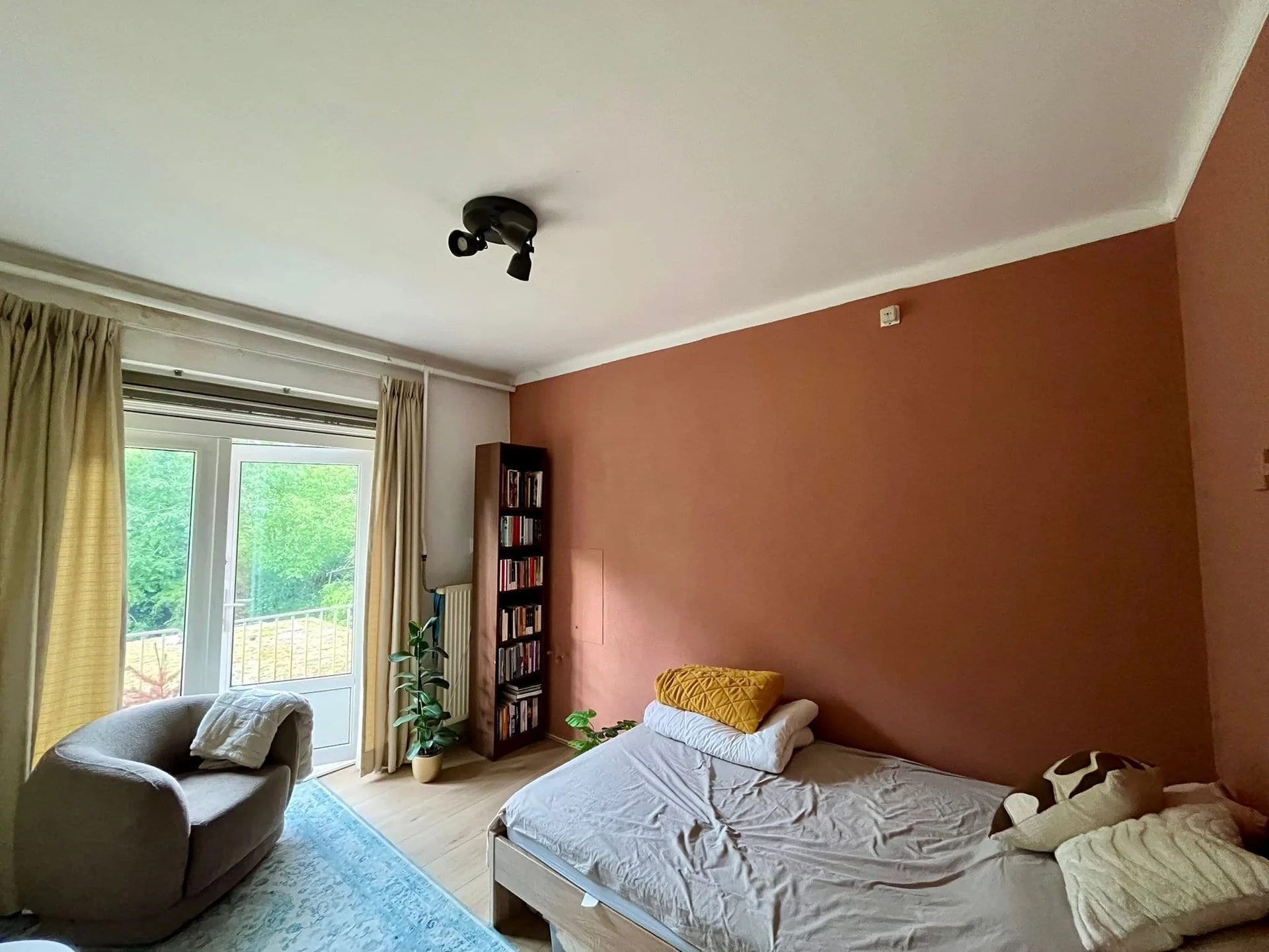 geblurde versie van de foto als achtergrond