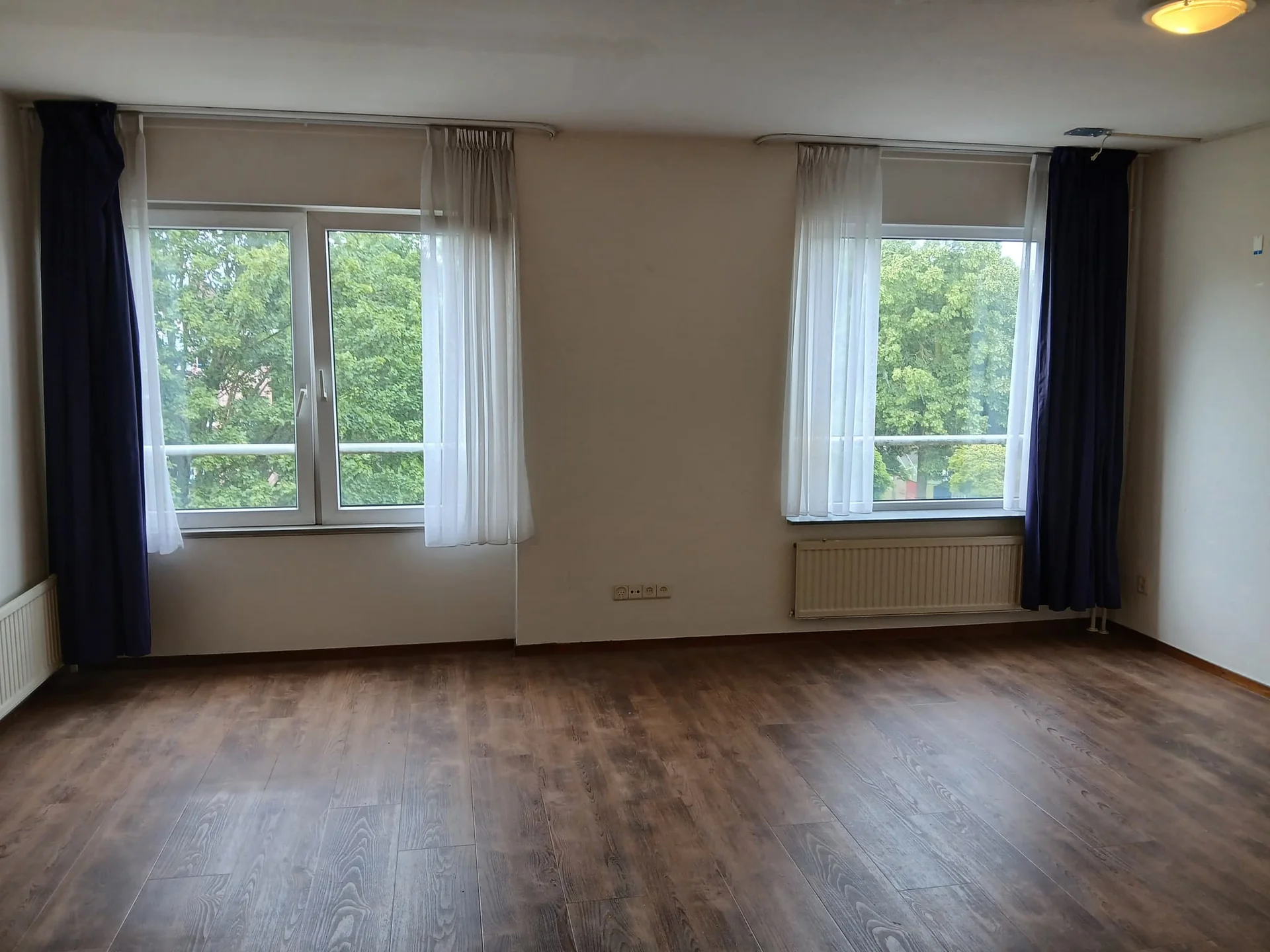 geblurde versie van de foto als achtergrond