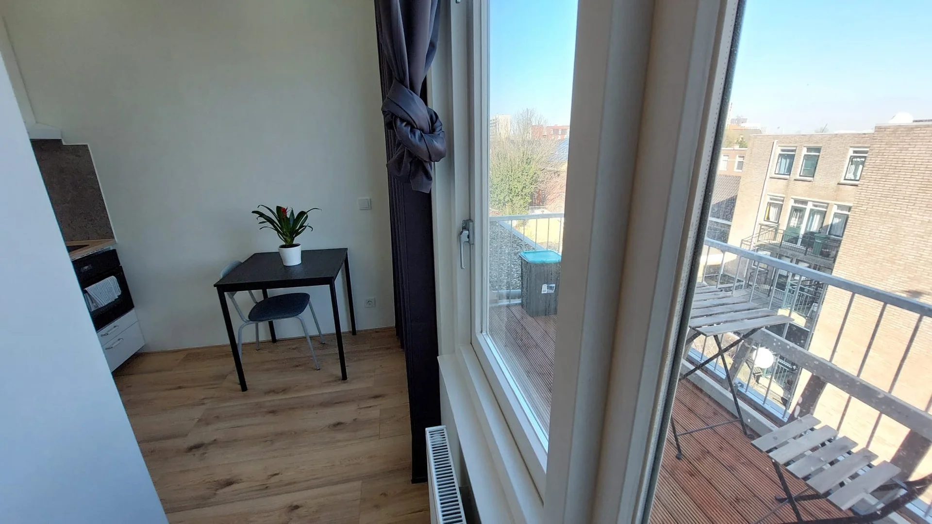 Foto van de Studio gelegen aan de Drebbelstraat in Den Haag