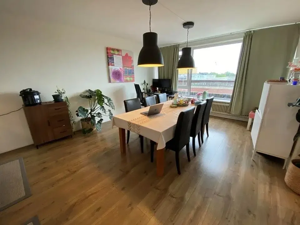 geblurde versie van de foto als achtergrond