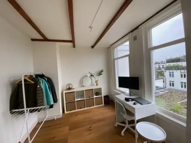 geblurde versie van de foto als achtergrond