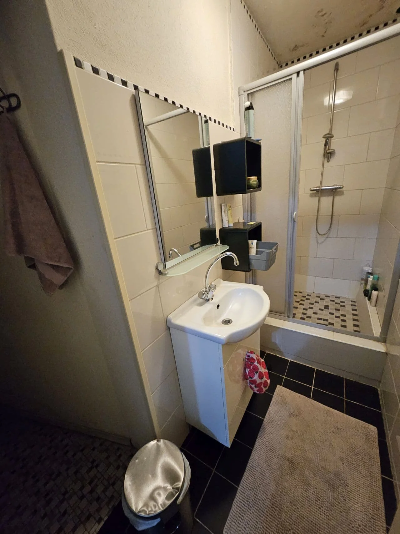 Foto van de Kamer gelegen aan de Nieuwe Ebbingestraat in Groningen