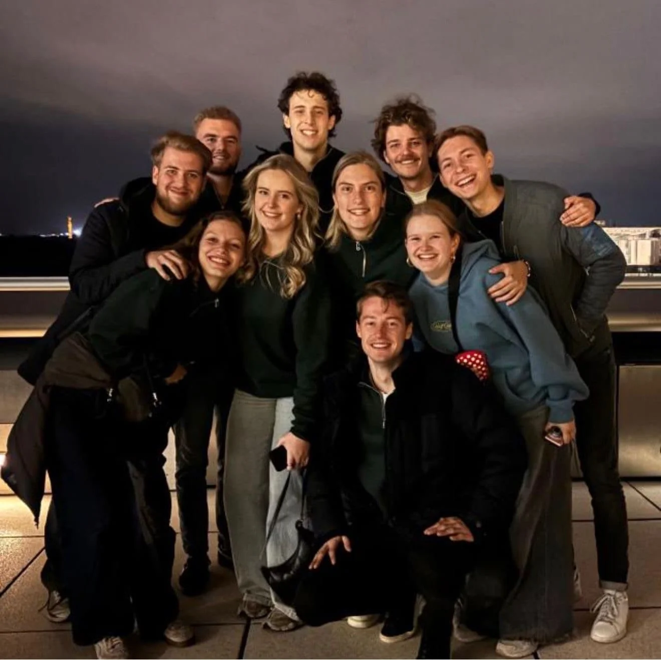 geblurde versie van de foto als achtergrond