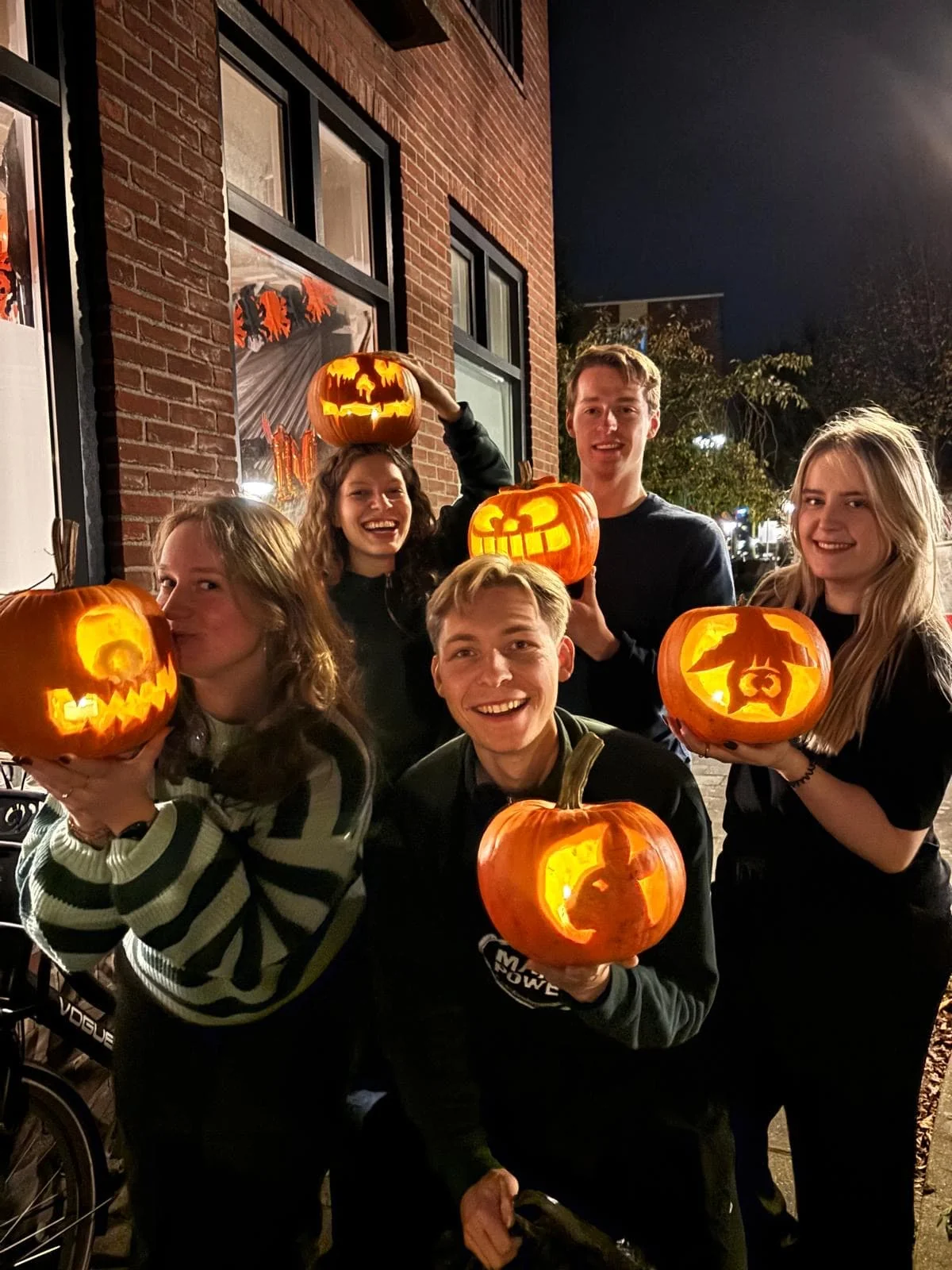 geblurde versie van de foto als achtergrond